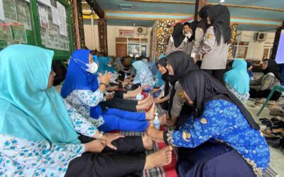 Project based Learning Keperawatan Komplementer dengan Kendalikan Hipertensi melalui Terapi Pijat Refleksi Kaki